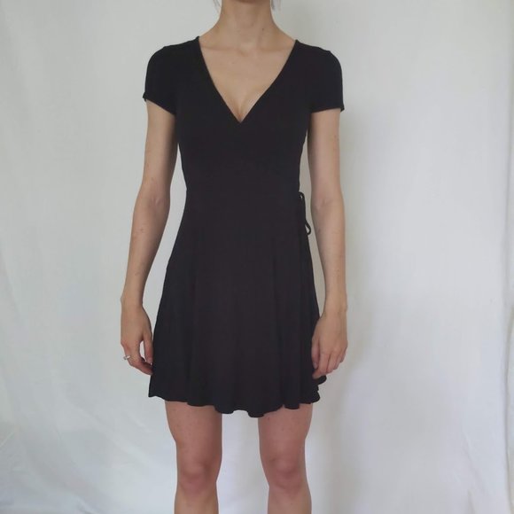 S | Forever 21 | Black Faux Wrap Knit Dress - Picture 2 of 7